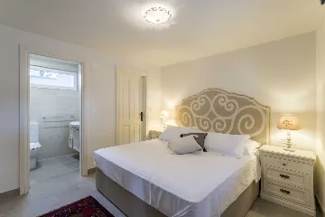 Sumartin Villa with Solar Heated Pool for 14 Guests