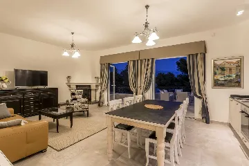 Sumartin Villa with Solar Heated Pool for 14 Guests