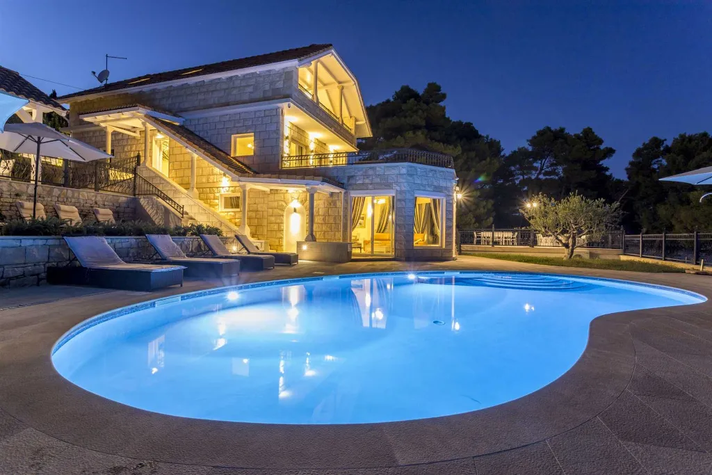 Sumartin Villa with Solar Heated Pool for 14 Guests