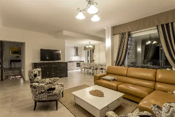 Sumartin Villa with Solar Heated Pool for 14 Guests