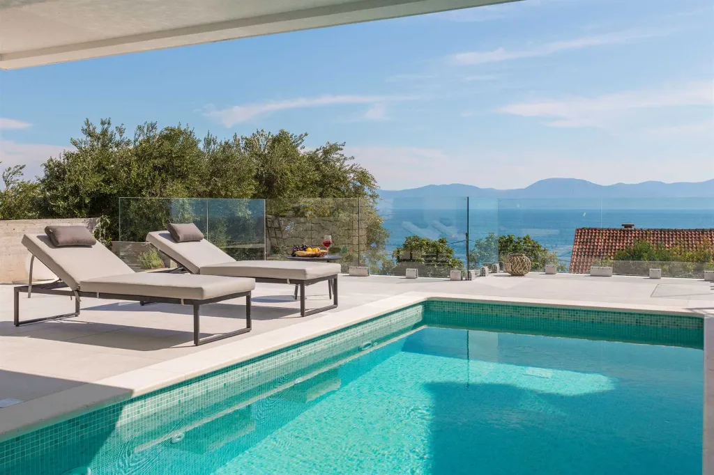 Villa with Heated Pool in Podaci (up to 8 guests)