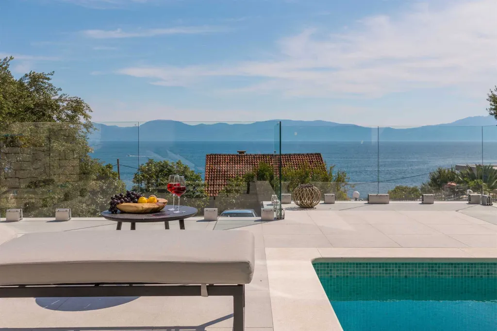 Villa with Heated Pool in Podaci (up to 8 guests)