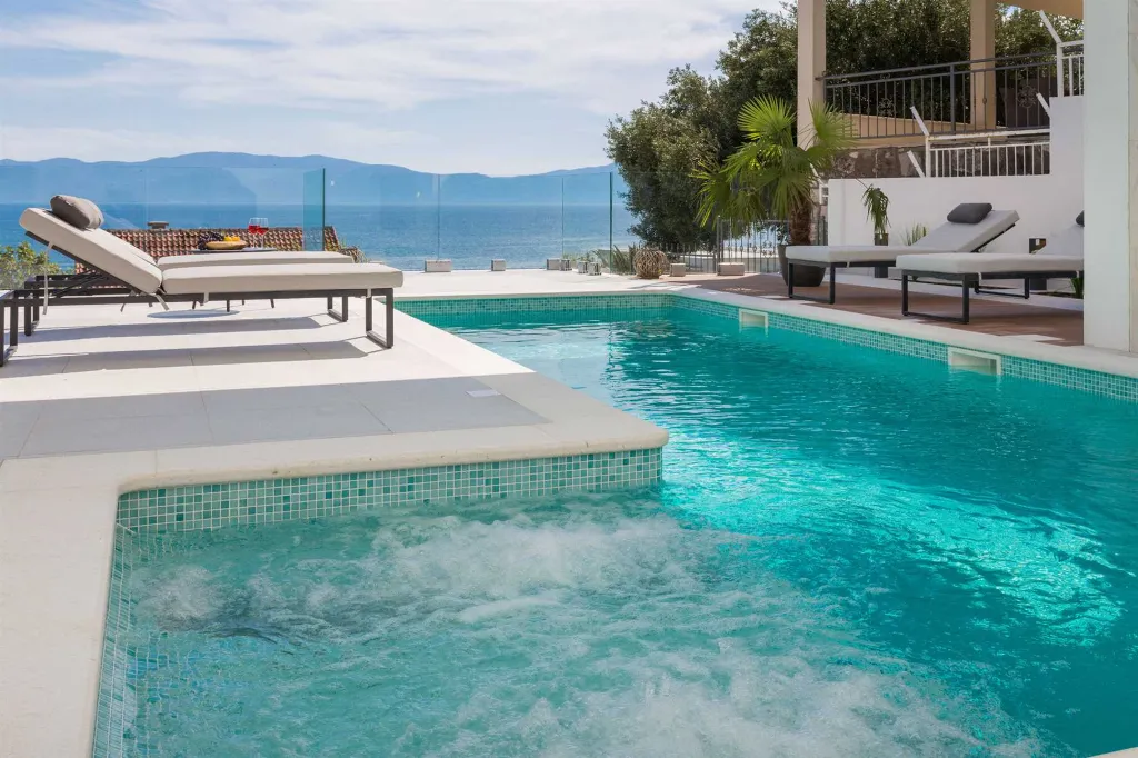 Villa with Heated Pool in Podaci (up to 8 guests)