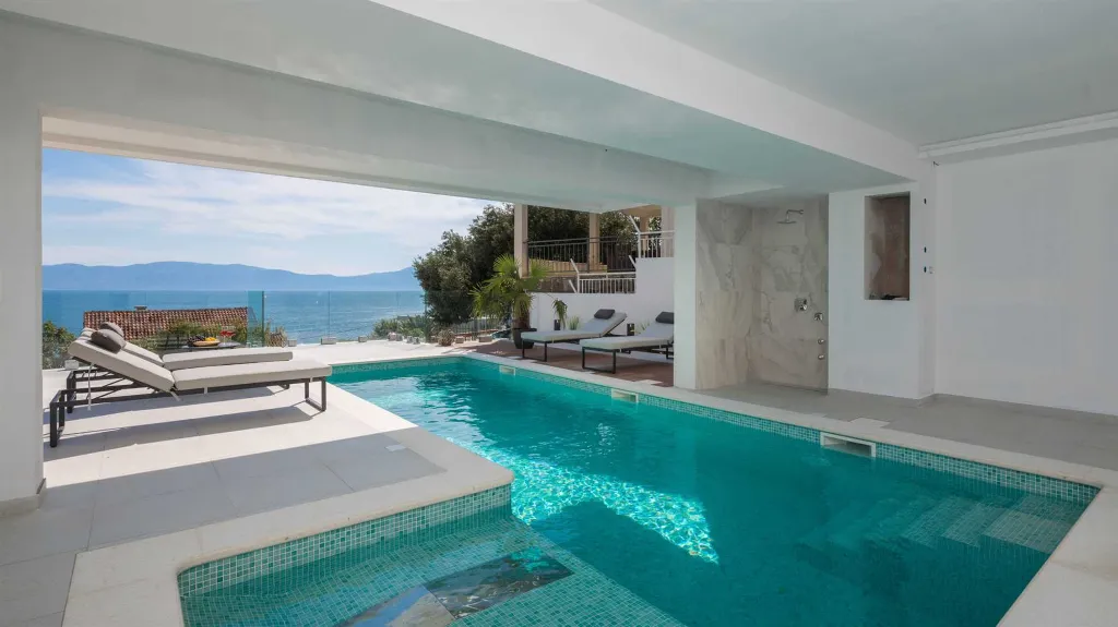Villa with Heated Pool in Podaci (up to 8 guests)