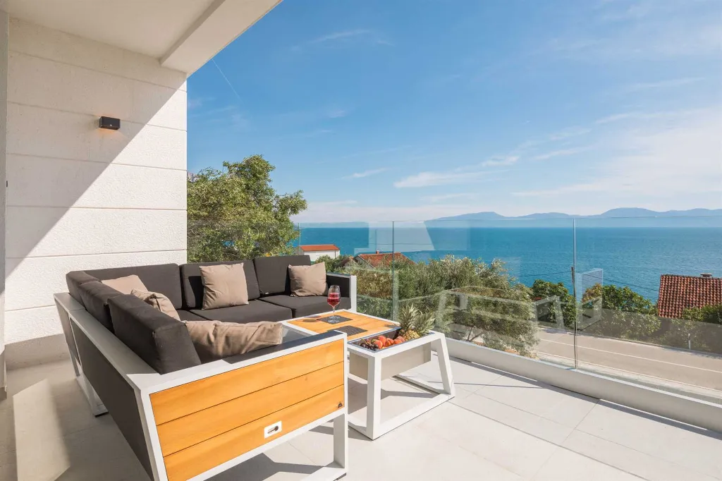 Villa with Heated Pool in Podaci (up to 8 guests)