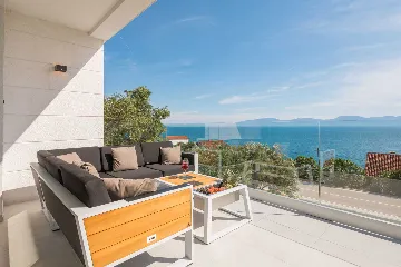 Villa with Heated Pool in Podaci (up to 8 guests)