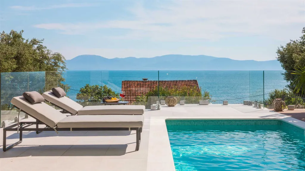 Villa with Heated Pool in Podaci (up to 8 guests)