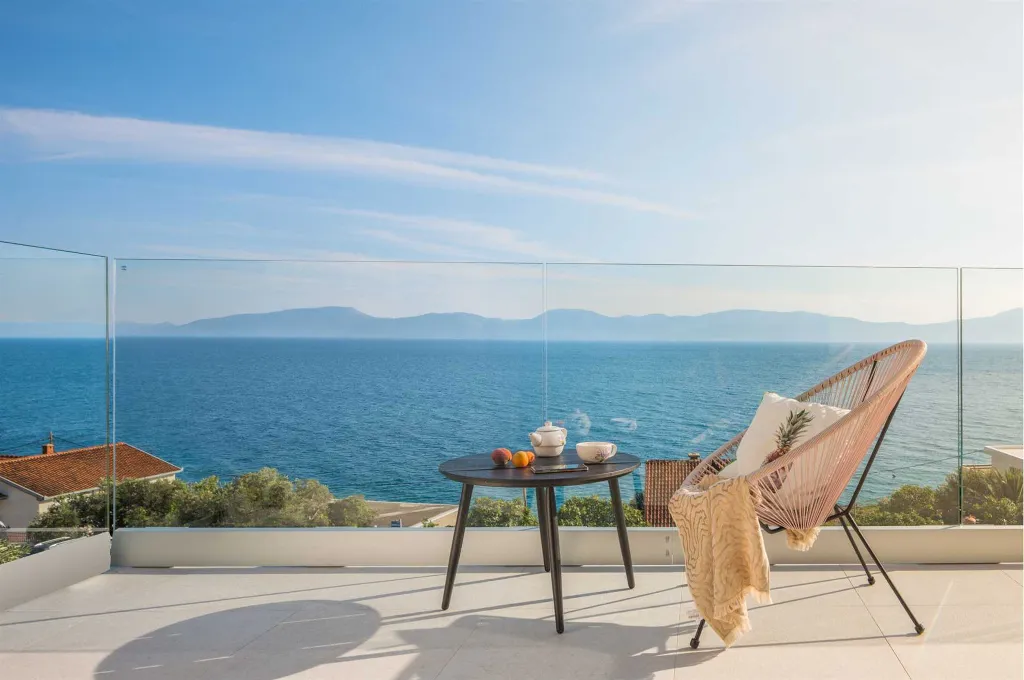 Villa with Heated Pool in Podaci (up to 8 guests)