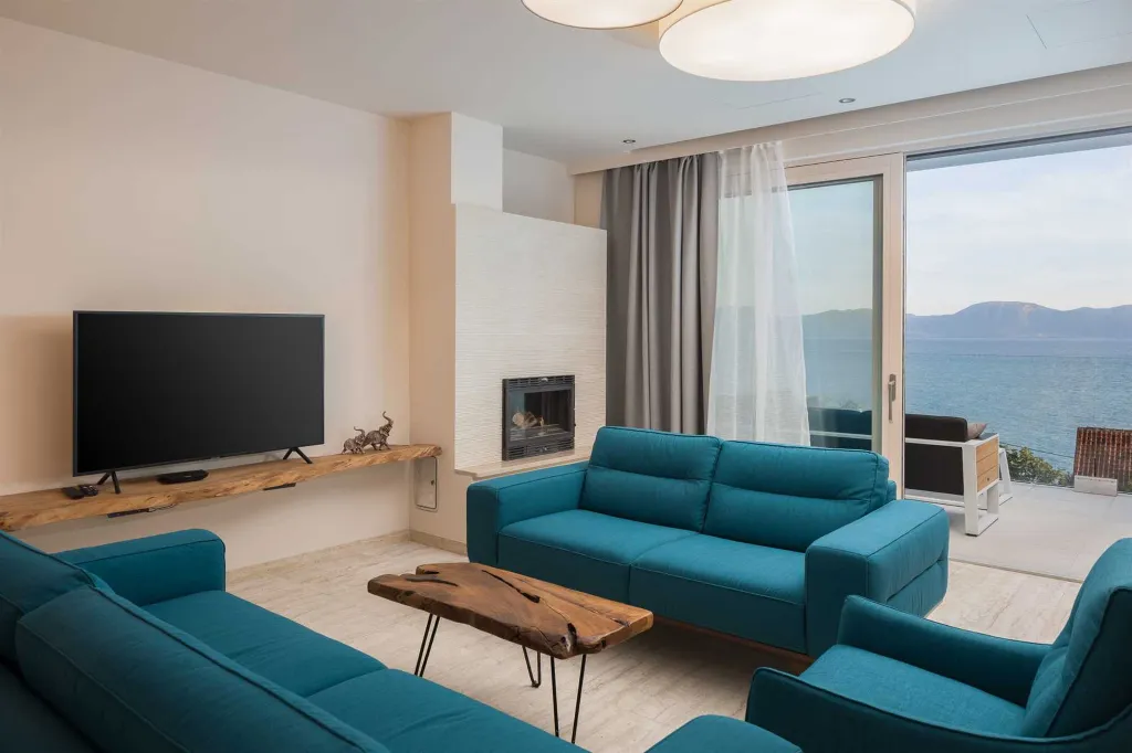 Villa with Heated Pool in Podaci (up to 8 guests)