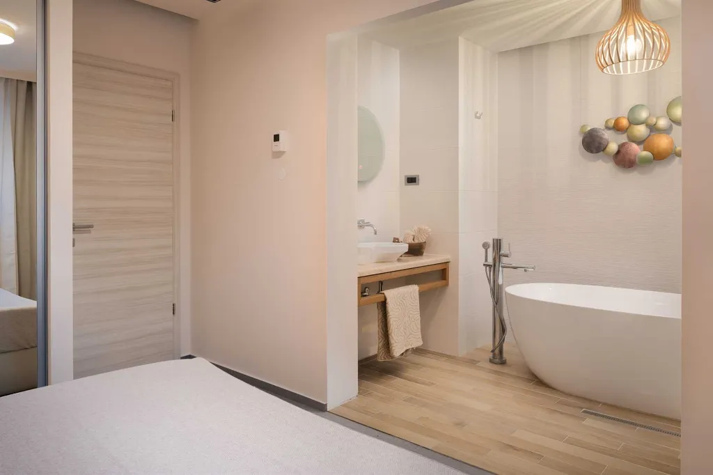 Villa with Heated Pool in Podaci (up to 8 guests)