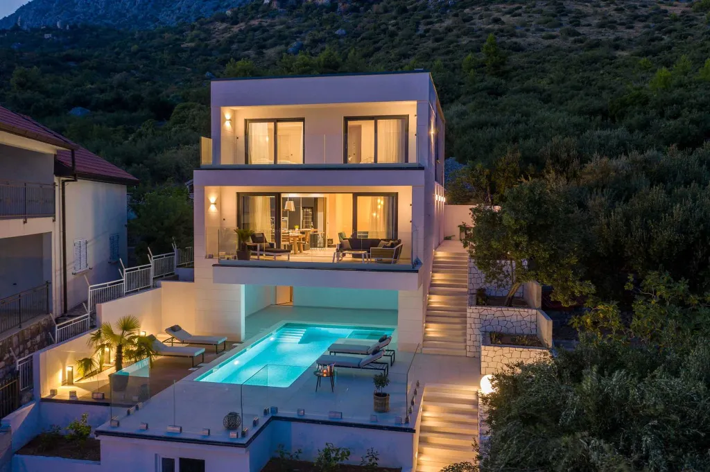 Villa with Heated Pool in Podaci (up to 8 guests)