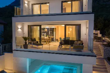 Villa with Heated Pool in Podaci (up to 8 guests)