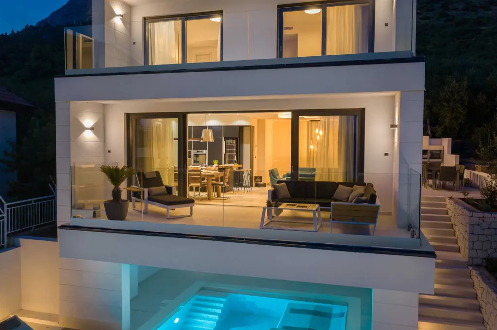 Villa with Heated Pool in Podaci (up to 8 guests)