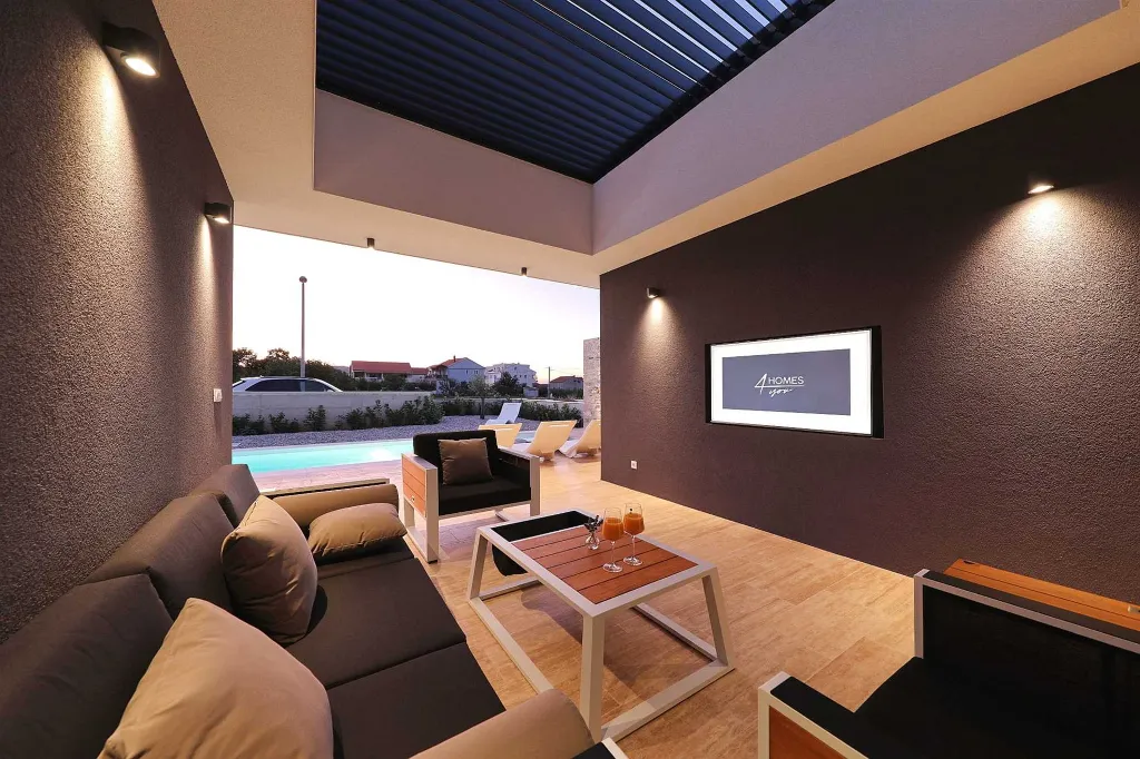 Villa with Outdoor Pool in Kraj for 6 Guests