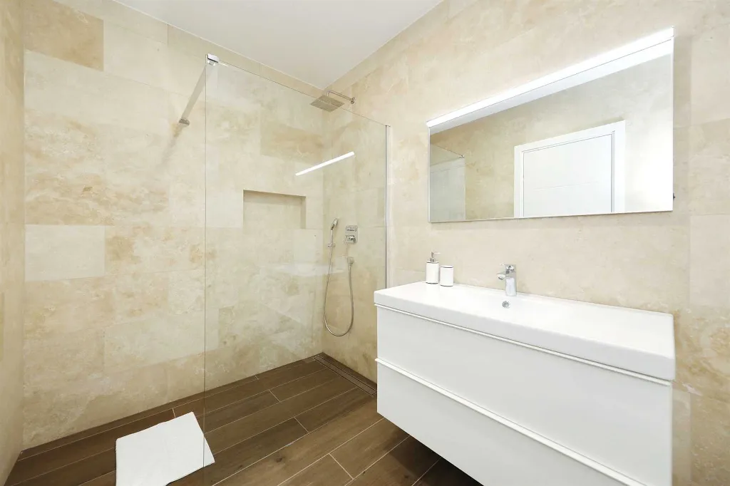 Villa with Outdoor Pool in Kraj for 6 Guests