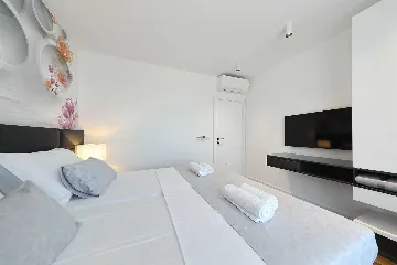 Villa with Outdoor Pool in Kraj for 6 Guests