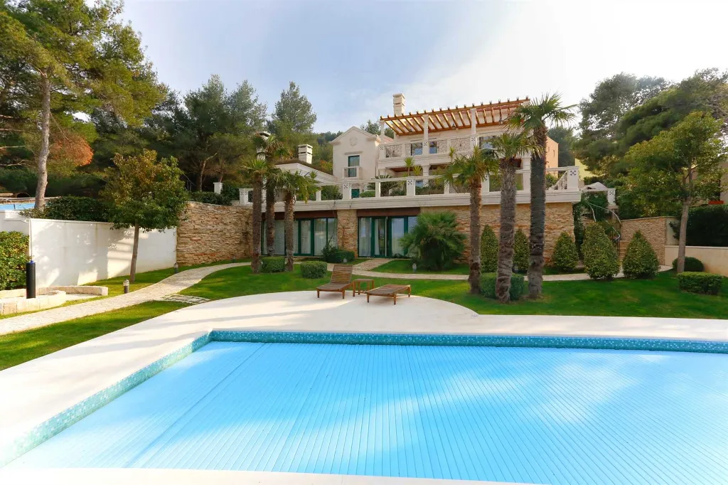 Ciovo Villa with Heated Pool and Sea Access