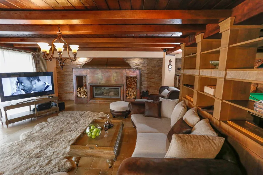 Ciovo Villa with Heated Pool and Sea Access
