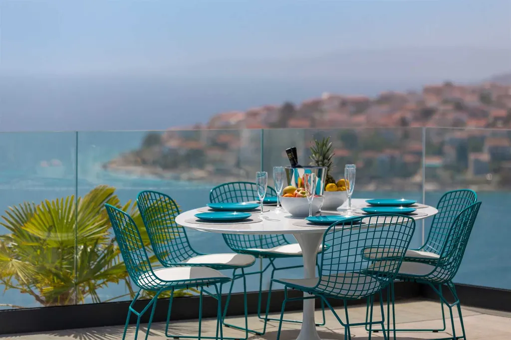 Infinity-Pool Villa in Trogir for 8 Guests