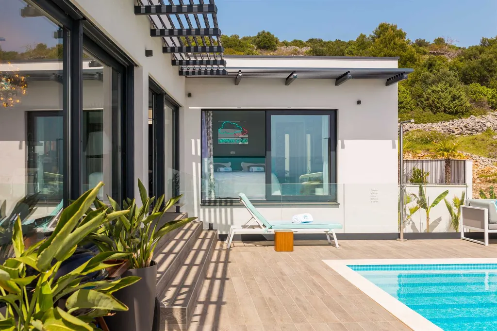 Infinity-Pool Villa in Trogir for 8 Guests