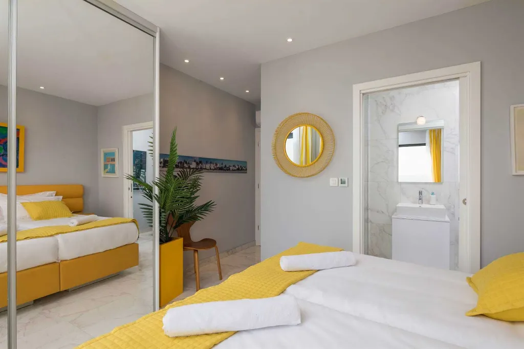 Infinity-Pool Villa in Trogir for 8 Guests