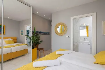 Infinity-Pool Villa in Trogir for 8 Guests