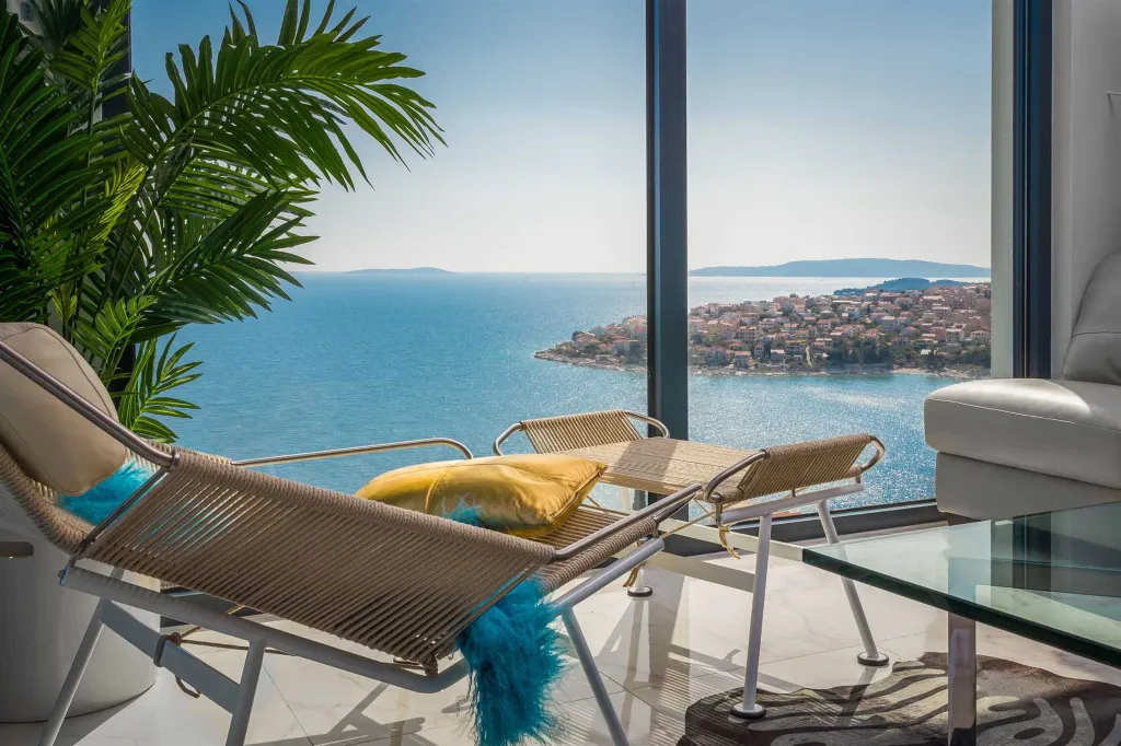 Infinity-Pool Villa in Trogir for 8 Guests
