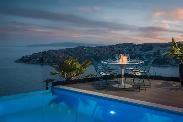 Infinity-Pool Villa in Trogir for 8 Guests