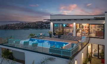 Infinity-Pool Villa in Trogir for 8 Guests