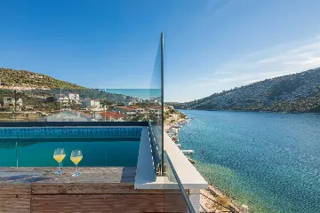 5-Bedroom Villa in Vinišće for 10 Guests