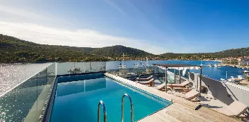 5-Bedroom Villa in Vinišće for 10 Guests