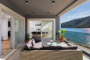 5-Bedroom Villa in Vinišće for 10 Guests