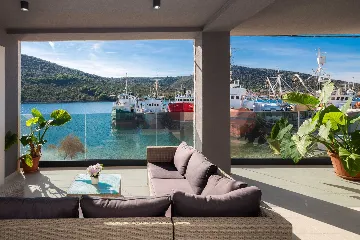 5-Bedroom Villa in Vinišće for 10 Guests