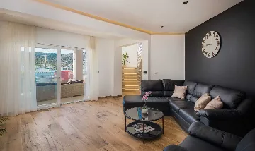 5-Bedroom Villa in Vinišće for 10 Guests