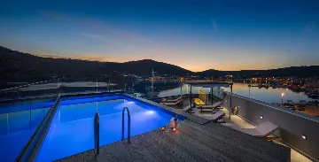 5-Bedroom Villa in Vinišće for 10 Guests