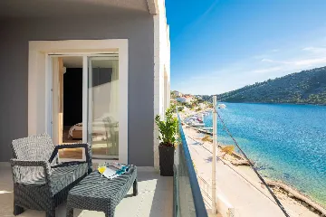 5-Bedroom Villa in Vinišće for 10 Guests