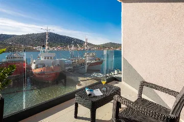 5-Bedroom Villa in Vinišće for 10 Guests