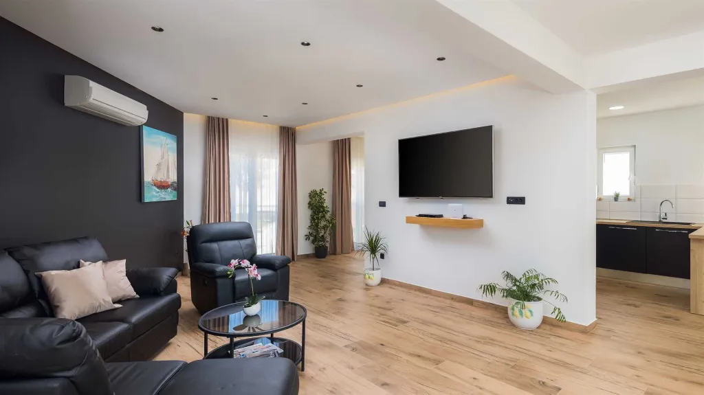 5-Bedroom Villa in Vinišće for 10 Guests
