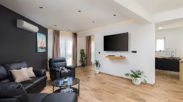 5-Bedroom Villa in Vinišće for 10 Guests