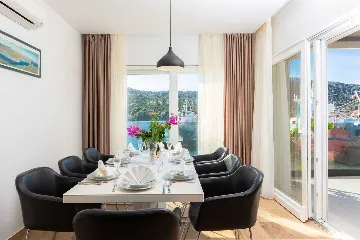 5-Bedroom Villa in Vinišće for 10 Guests