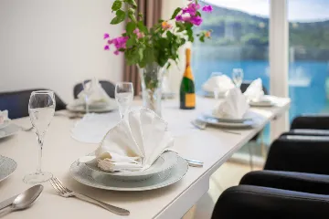 5-Bedroom Villa in Vinišće for 10 Guests
