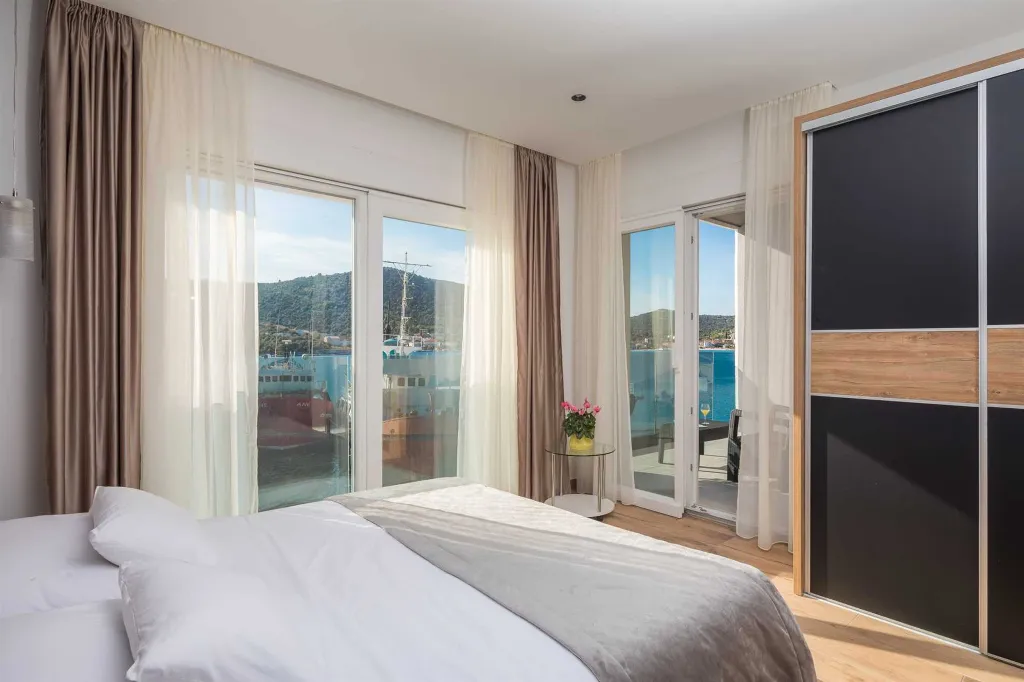 5-Bedroom Villa in Vinišće for 10 Guests