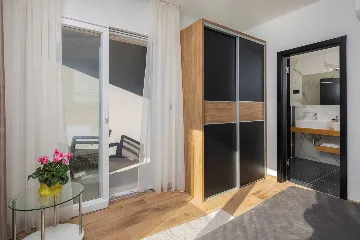 5-Bedroom Villa in Vinišće for 10 Guests