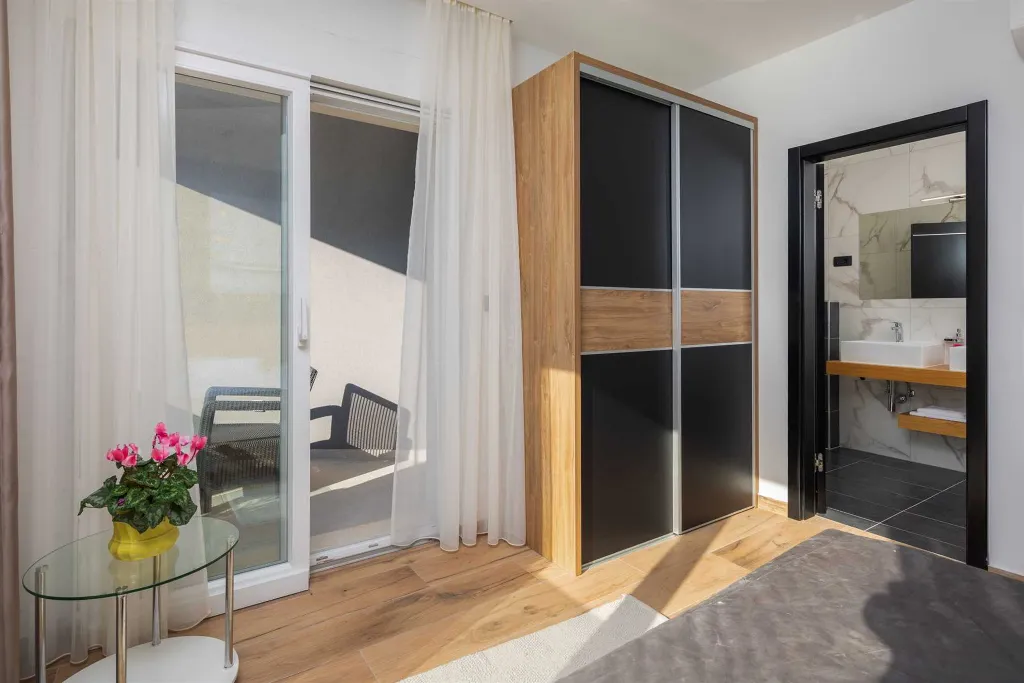5-Bedroom Villa in Vinišće for 10 Guests