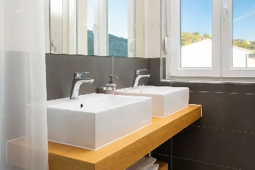 5-Bedroom Villa in Vinišće for 10 Guests