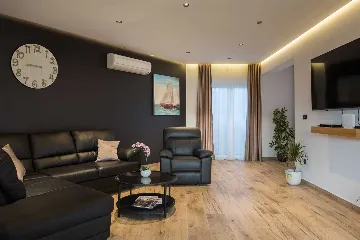 5-Bedroom Villa in Vinišće for 10 Guests