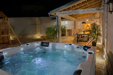 5-Bedroom Villa in Vinišće for 10 Guests