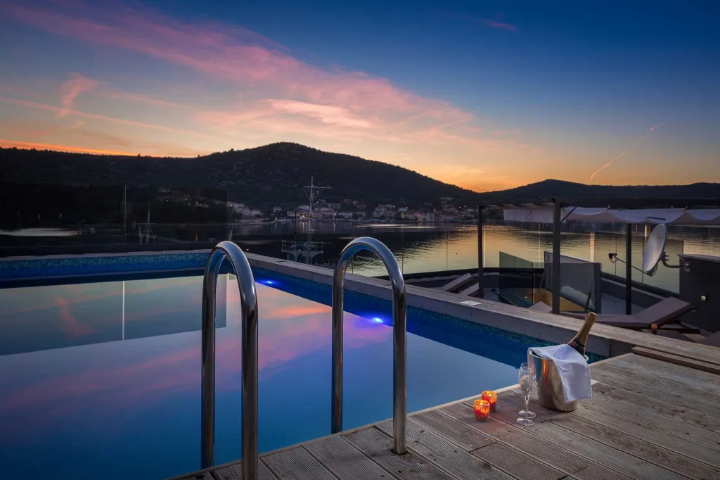 5-Bedroom Villa in Vinišće for 10 Guests