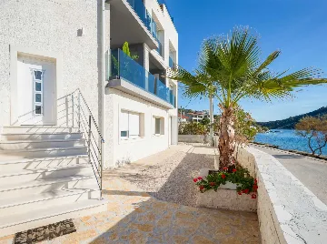 5-Bedroom Villa in Vinišće for 10 Guests
