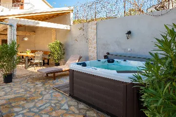 5-Bedroom Villa in Vinišće for 10 Guests